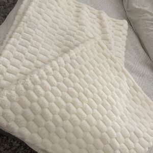 Cozy Textured Cream Blanket